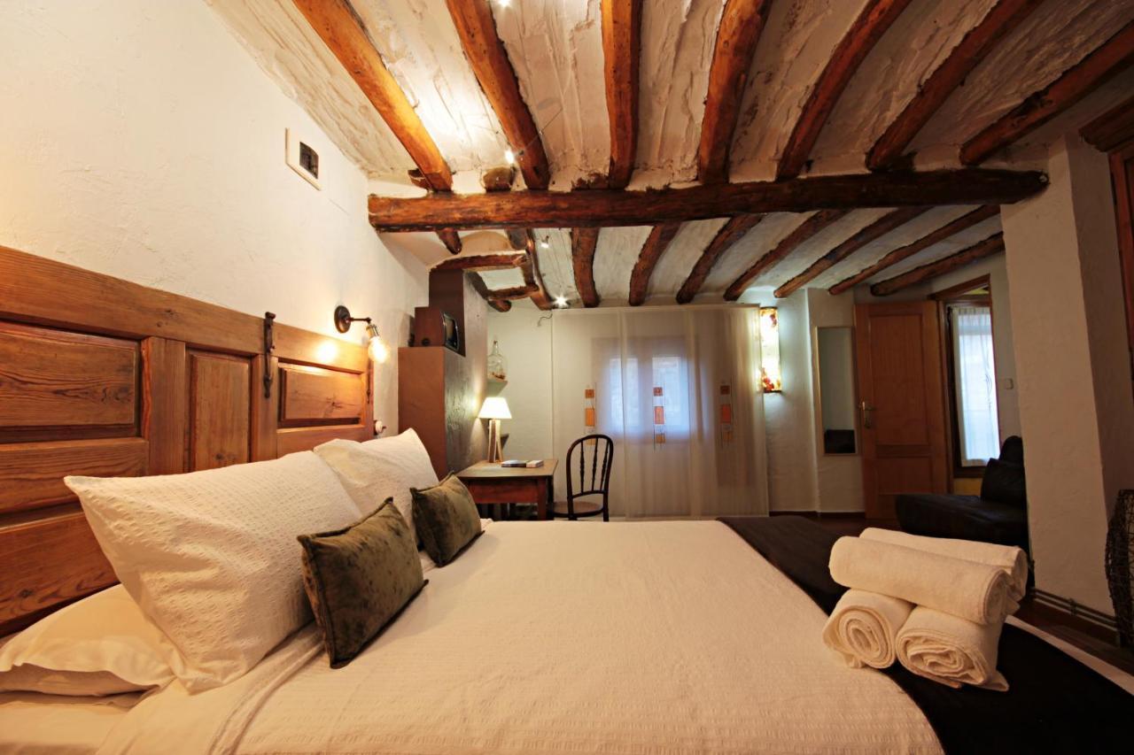 Domitila Rooms Clavijo Exterior photo